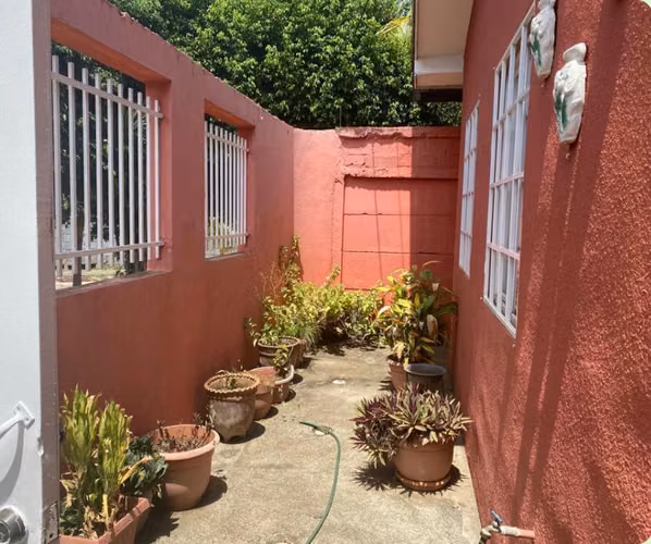 Venta de casa amplia y esquinera en Mayales