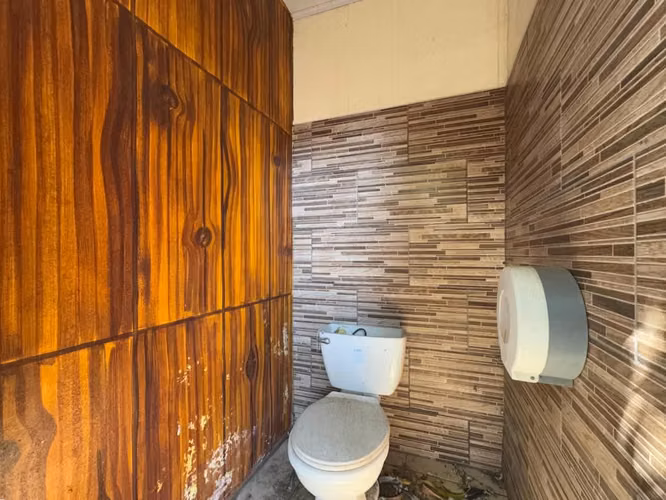 Venta de Local contiguo al Pase Desnivel Rubenia - 150 m²