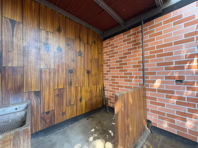 Venta de Local contiguo al Pase Desnivel Rubenia - 150 m²