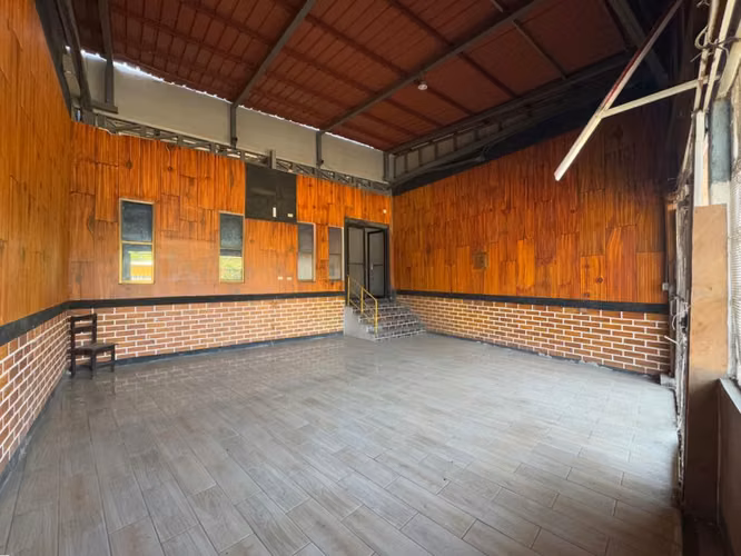 Venta de Local contiguo al Pase Desnivel Rubenia - 150 m²