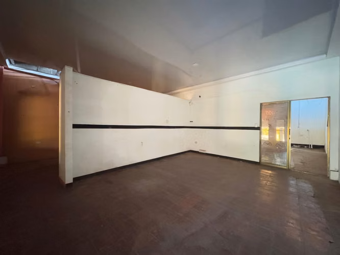 Venta de Local contiguo al Pase Desnivel Rubenia - 150 m²