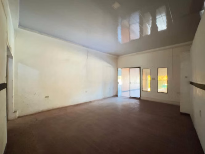 Venta de Local contiguo al Pase Desnivel Rubenia - 150 m²