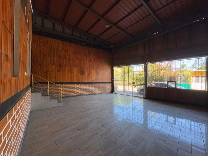 Venta de Local contiguo al Pase Desnivel Rubenia - 150 m²