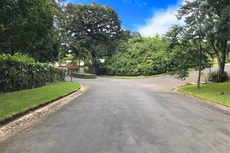 Amplio terreno ubicado en Condominio de Villa Fontana – AC