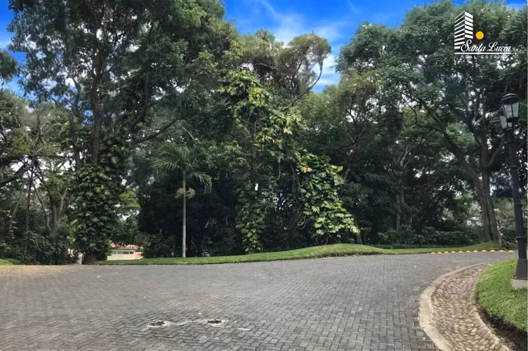 Amplio terreno ubicado en Condominio de Villa Fontana – AC