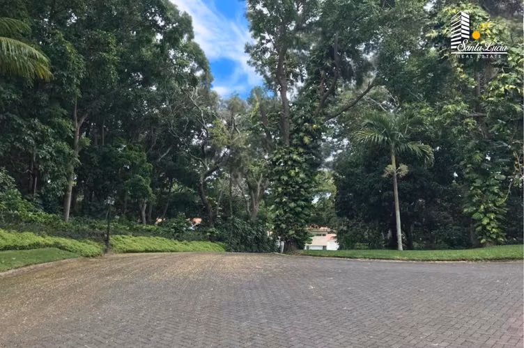 Amplio terreno ubicado en Condominio de Villa Fontana – AC