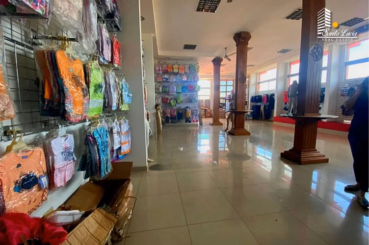 Edificio Comercial en Excelente Zona de Mercado Oriental - LL