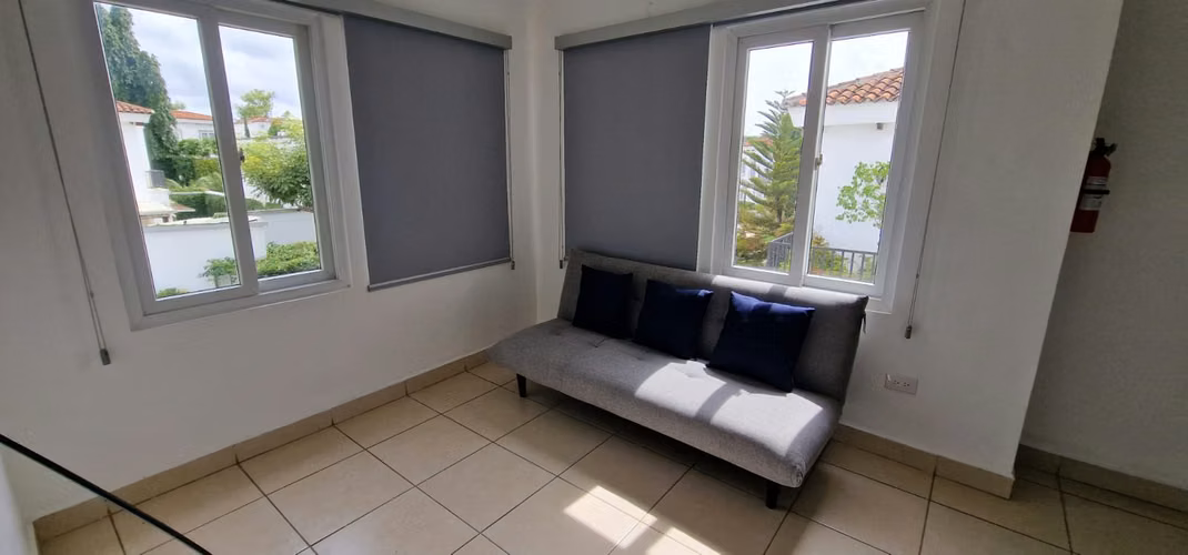renta en las colinas dentro de condominio moderno - Imagen 7