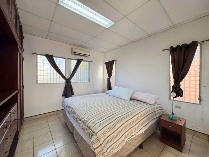 Casa en Venta con Apartamento Independiente en Villa Fontana