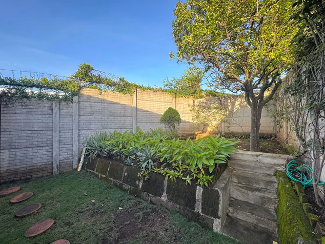 Casa en Venta con Apartamento Independiente en Villa Fontana