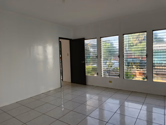 BOLONIA - SE VENDE CASA CÉNTRICA PARA NEGOCIO O VIVIENDA