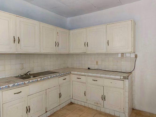 BOLONIA - SE VENDE CASA CÉNTRICA PARA NEGOCIO O VIVIENDA