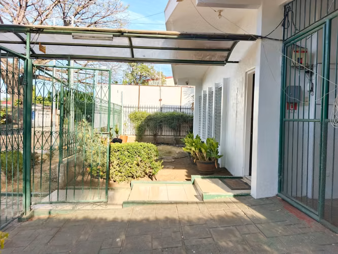 BOLONIA - SE VENDE CASA CÉNTRICA PARA NEGOCIO O VIVIENDA