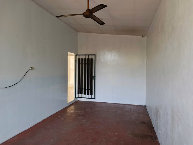 BOLONIA - SE VENDE CASA CÉNTRICA PARA NEGOCIO O VIVIENDA