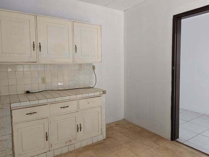 BOLONIA - SE VENDE CASA CÉNTRICA PARA NEGOCIO O VIVIENDA