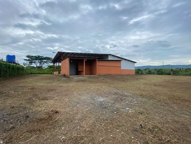 Nueva, amplia  y moderna bodega en Ciudad Sandino