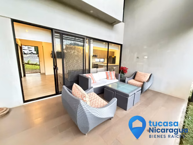 Se Renta en Altos de Villa Fontana Sur Casa en Condominio