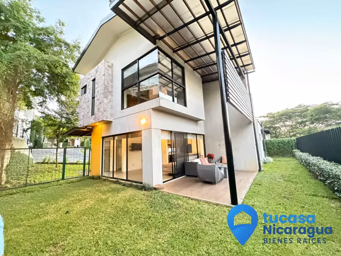 Se Renta en Altos de Villa Fontana Sur Casa en Condominio
