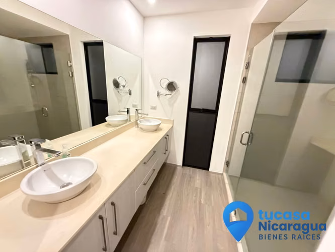 Se Renta en Altos de Villa Fontana Sur Casa en Condominio