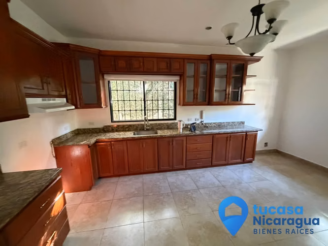 Rento Casa estilo Colonial Moderno en Santo Domingo - Imagen 11