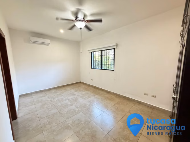 Rento Casa estilo Colonial Moderno en Santo Domingo - Imagen 13