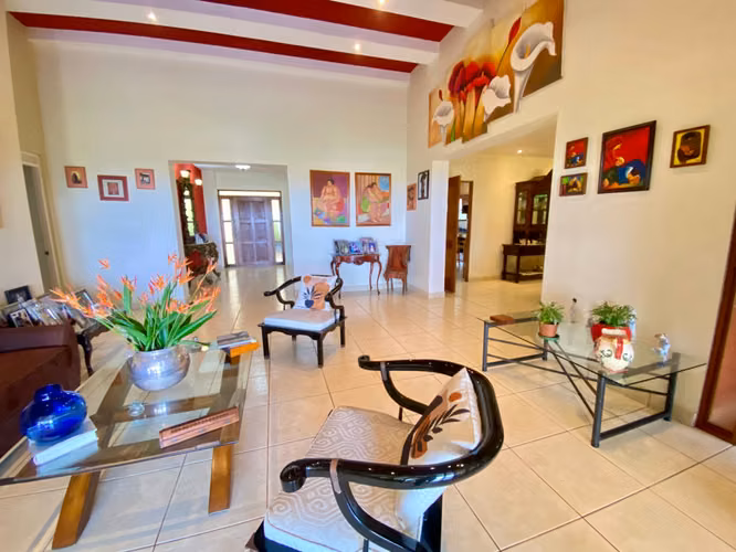 Venta de residencia de lujo en Reparto Montefresco Carretera Sur