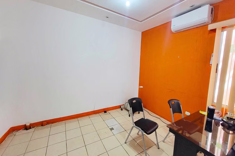 Se alquila oficina de 15 mts en Villa Fontana Norte