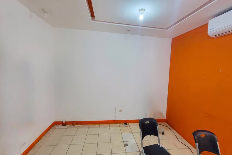 Se alquila oficina de 15 mts en Villa Fontana Norte