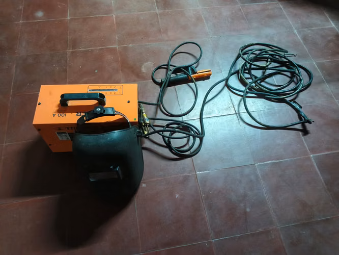 Soldador marca Truper de 100 Amperios en excelente estado.