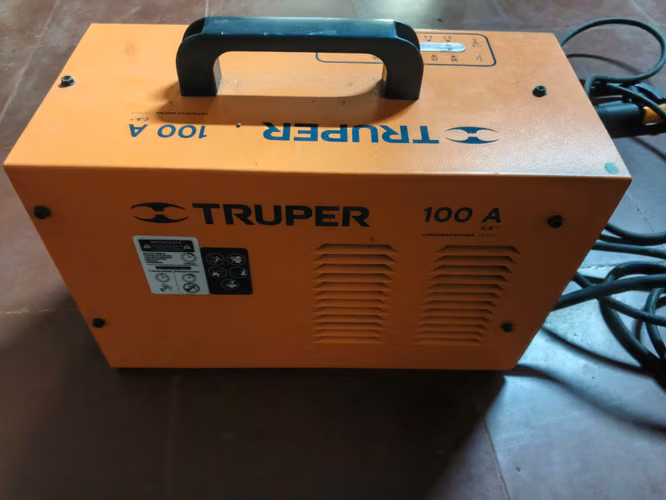 Soldador marca Truper de 100 Amperios en excelente estado.