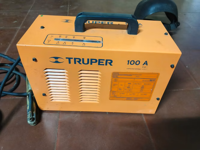 Soldador marca Truper de 100 Amperios en excelente estado.