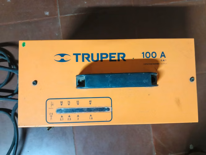 Soldador marca Truper de 100 Amperios en excelente estado.