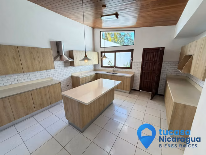 Casa en Renta Moderna con piscina propia - Imagen 3