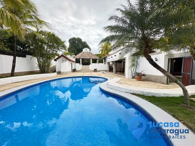 Rento Casa en Santo Domingo grande de 5 habitaciones