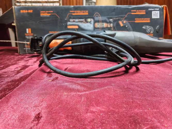 Sierra Sable marca Truper de 900 W con velocidad variable.