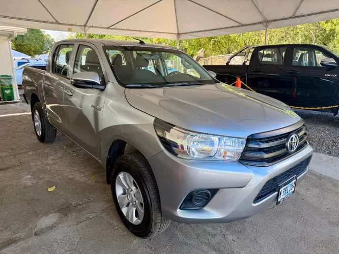 Toyota Hilux año 2024 - Imagen 2
