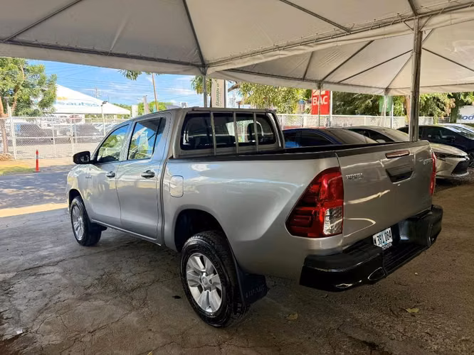 Toyota Hilux año 2024 - Imagen 4
