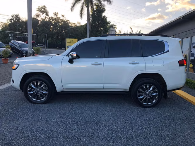 Toyota Land Cruiser 2024 - Imagen 2