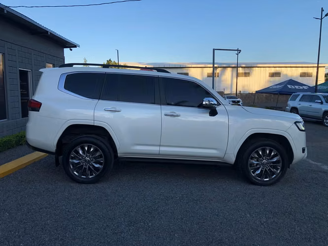 Toyota Land Cruiser 2024 - Imagen 4