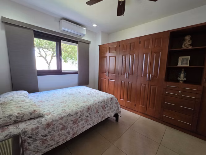 Venta de casa en Colinas de Santa Cruz