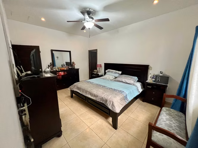 ¡Hermosa Casa Estilo Colonial en Venta – Km 11 Carretera Vieja a León! - Imagen 19