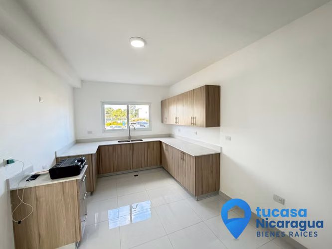 Rento Casa Nueva en Las Colinas – Dos Pisos | Condominio Privado con Piscina Comunal - Imagen 14