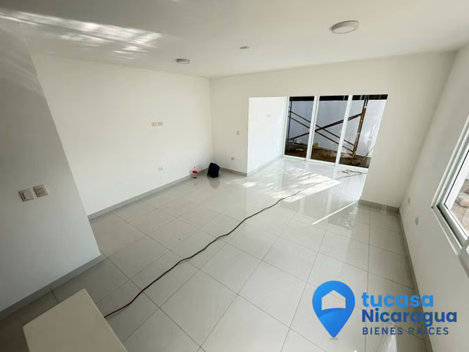 Rento Casa Nueva en Las Colinas – Dos Pisos | Condominio Privado con Piscina Comunal - Imagen 16