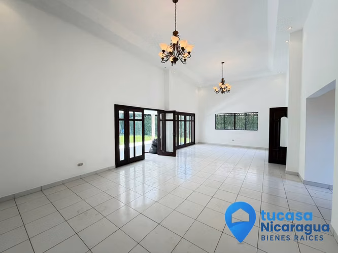 Rento Casa Moderna de Una Planta en Condominio | 3 Habitaciones | Techos Altos | 300 m² - Imagen 13
