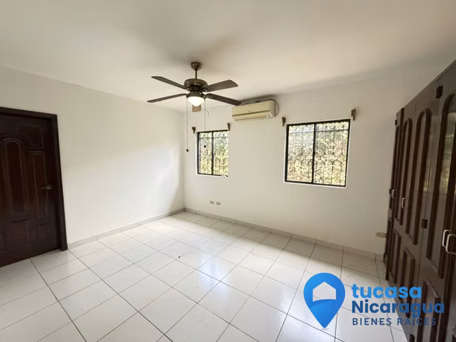 Rento Casa Moderna de Una Planta en Condominio | 3 Habitaciones | Techos Altos | 300 m² - Imagen 11