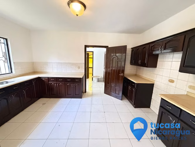 Rento Casa Moderna de Una Planta en Condominio | 3 Habitaciones | Techos Altos | 300 m² - Imagen 5