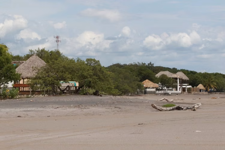 Terreno en Venta de 1,617.93 v²- Playa Hermosa
