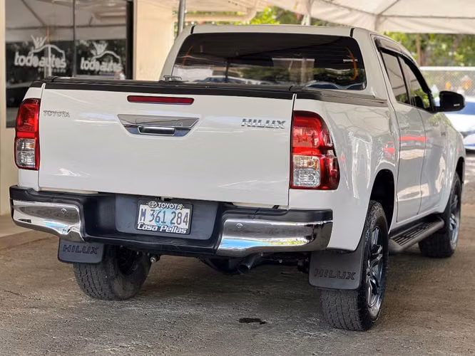 Toyota Hilux SR año 2023 - Imagen 5