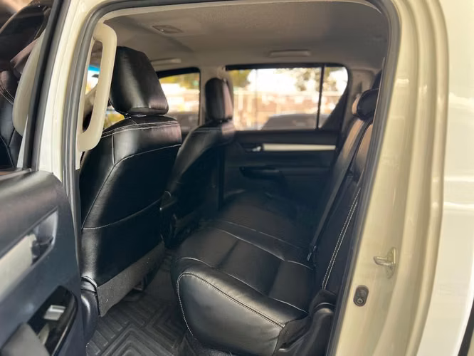 Toyota Hilux SR año 2023 - Imagen 2