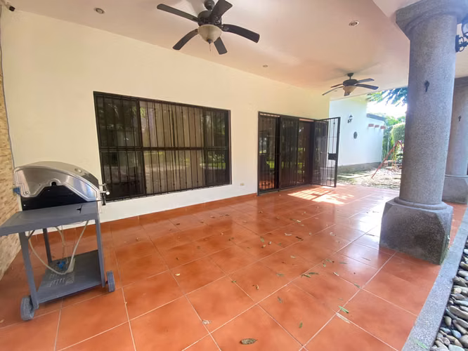 Hermosa Casa en Zona Fresca y Segura – Km 11 1/2 Carretera Vieja a Leon